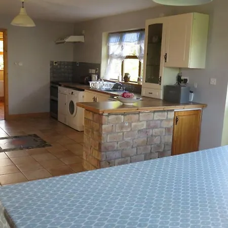 Heatherhill Farm In Beside Connemara National Park بيت للعطل ليترفراك